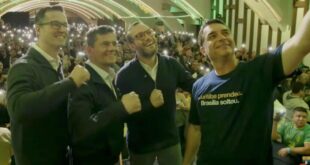 Flávio durante visitas à Casa Branca no início da semana. Flávio defende o comba