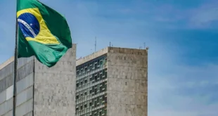 tantes juristas e professores do Brasil, especialistas em suas respectivas áreas