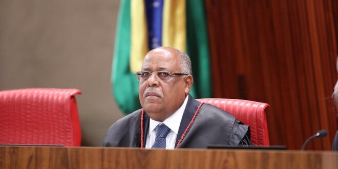 53 votos favoráveis e 16 contrários. O nome do magistrado recebeu o apoio da mai