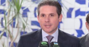 repassar à imprensa informações sobre diárias de uma viagem cancelada do diretor