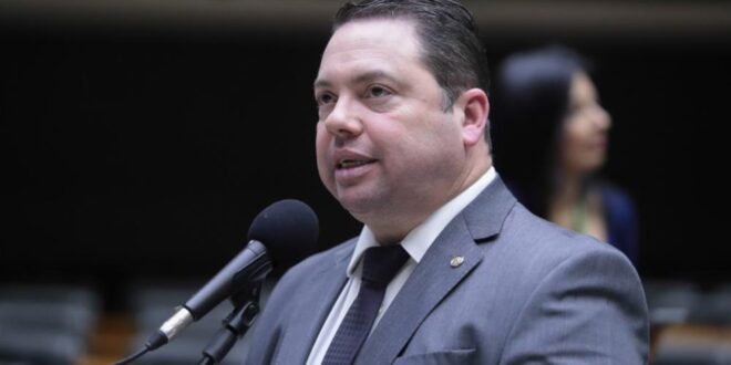 Câmara dos Deputados" decoding="async" fetchpriority="high" srcset="https://medias.revistaoeste.com/
